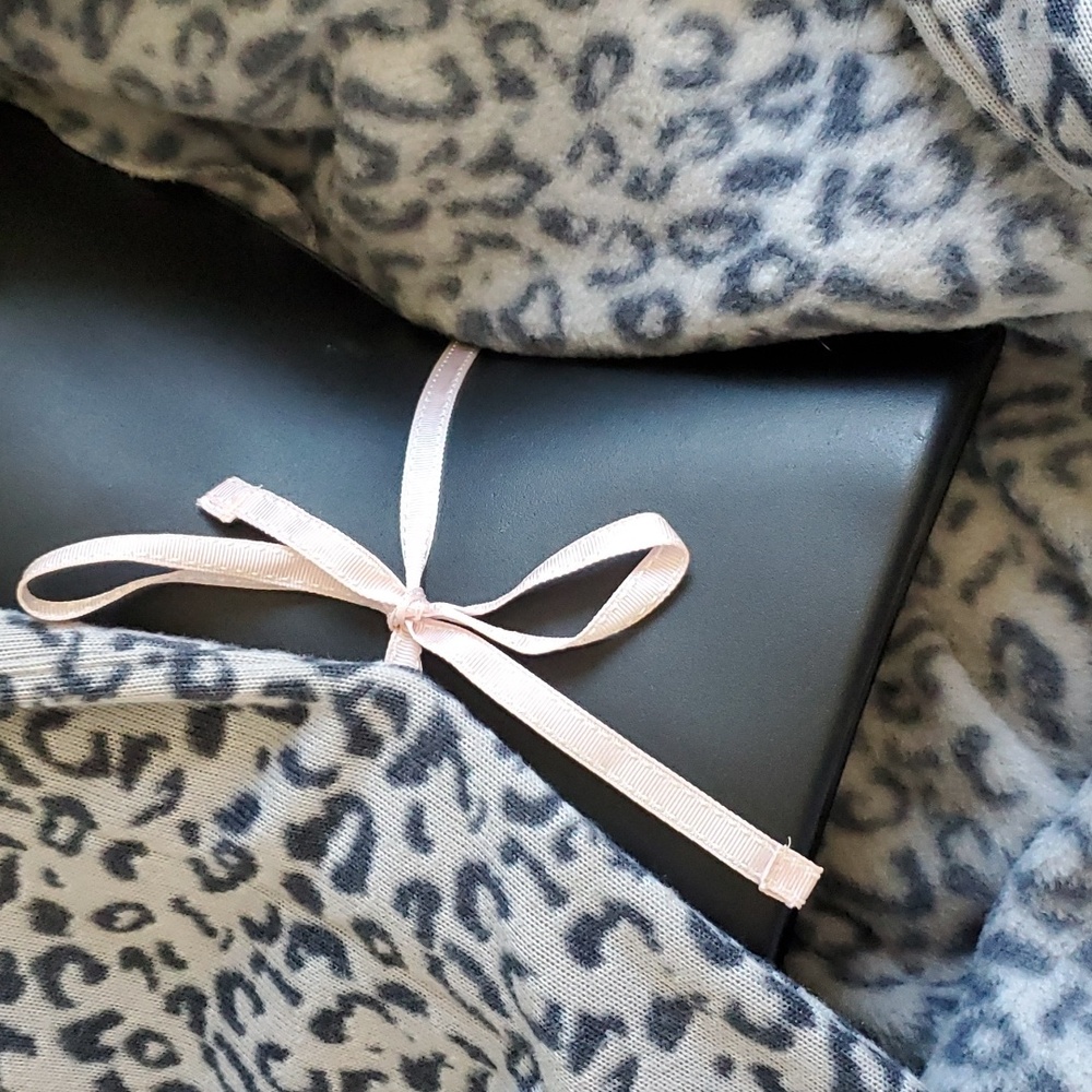 Victoria's Secret Robe - Picture 6 of 12